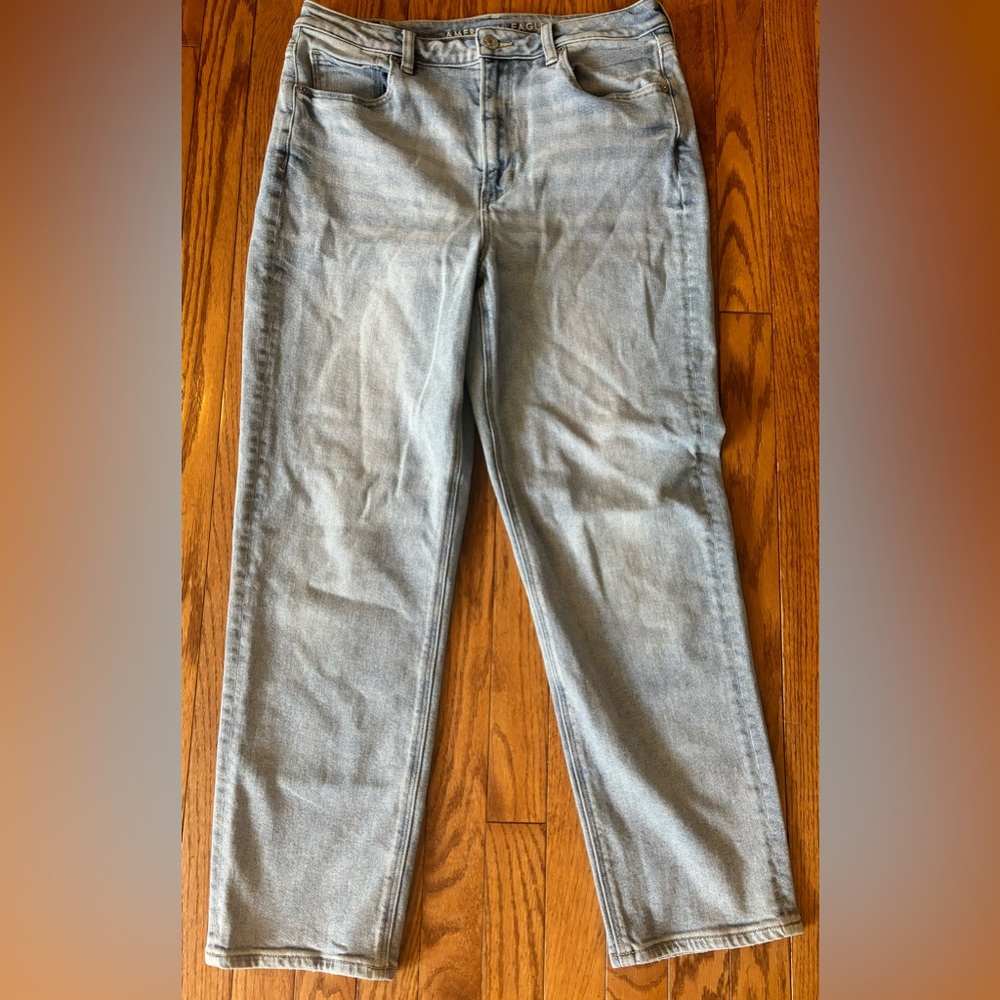 American Eagle Outfitters Mom Straight Jeans